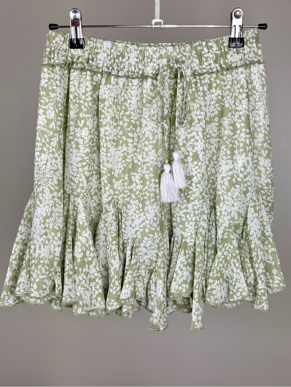 3/$30 Jessie and Sky Sage Floral Flowy Ruffle Skirt Size Small